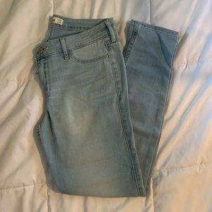 Hollister Mid Rise Jean Light Wash